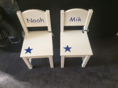 stoeltje met naam Noah en Mik